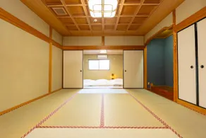 暮らすように泊まる宿 | 温泉 | キッチン | ホームシアター - Image 4
