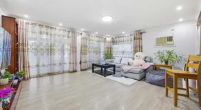Spacious 4BR House for 10 Guests Free Parking Near Olympic Park - Image 4