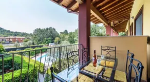 Appartement 'Dimora Del Lago - Oasi Con Piscina' avec piscine partagée, Wi-Fi et climatisation - Image 4