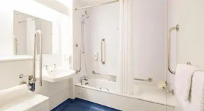Travelodge Sheffield Richmond - Image 3