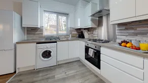 Green View Apartment - Image 5
