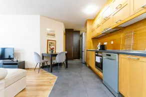 Modern Comfort in József Street with Parking by NW - Image 3