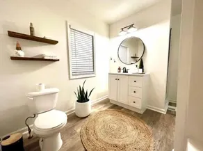 Pontiac Family-friendly 3br 3 Bedroom Home - Image 2