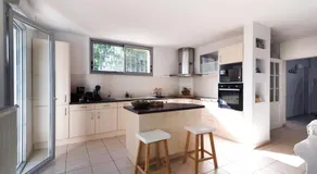 Guilhermy - Maison contemporaine avec jardin - Image 3