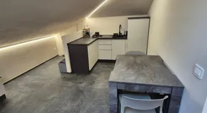 Moderna Mansarda con parcheggio gratuito - Image 3