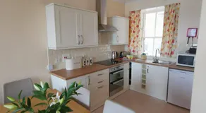 Kings Arms Holiday Apartments - Image 3