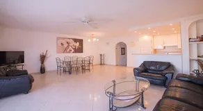 Spacious 3-bedroom beach Bungalow - Image 5