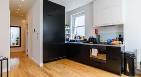 Oakfield Premier Apartments-High Speed WiFi-Smart SelfCheckIn-Central Cardiff Gem - Image 3