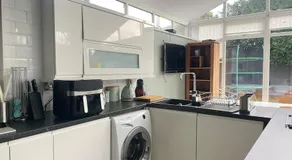 Spacious 4BR near Nec,Bhx, M6-M42 with Parking - Image 5