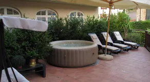 Hotel Aurora - Image 2