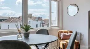 Cosy 2-Bed 1-Bath, Free Parking, Walk to Seafront - Image 4