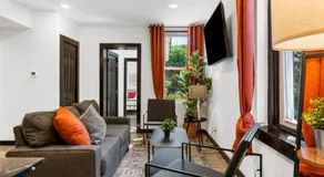 Cozy 2BR,1BA Retreat for 6 with Free Parking in Philly - Image 3