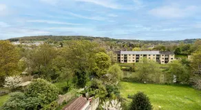 Central Bath 6 Bedroom Townhouse Sleeps 12 by Roost Accommodation - Image 4