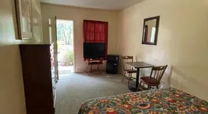 Sierra Pelona Motel - Image 2