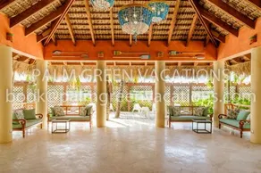 White Sands Beach Apartments - Image 1