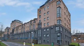 RiverView-2Br-Sleeps4-CityCentre-Parking-FastWiFi - Image 5