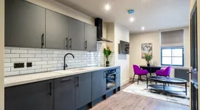 Modern 1BR Apartment Town Centre, Stylish Interior - Image 3