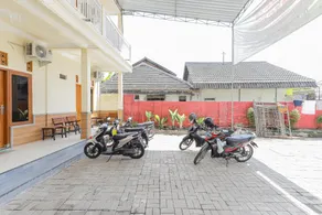 RedDoorz Syariah near Alun Alun Pasuruan - Image 3