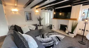 Tollgate House - Luxury Cozy Cottage - HUGE Hot Tub - Alton Towers - Image 2