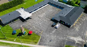 Holiday Motel - Image 4