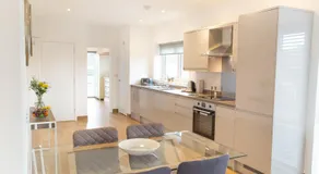 Citystay Living - Franklin House - Image 5