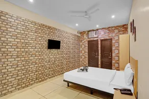 OYO Townhouse 786 Hotel Urban Stay - Image 4