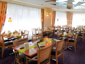 Hotel Hanseport Hamburg - Image 5