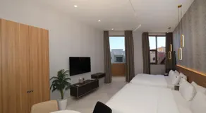 La Villa Luxury Suites - Image 4