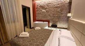 Arena Luxury Suite - Image 2