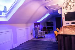 Stunning Annex Apartment, Pool, Steam Room and Gym - Image 5