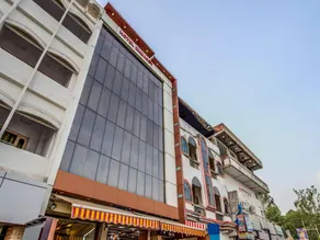 HOTEL Embassy - Image 4