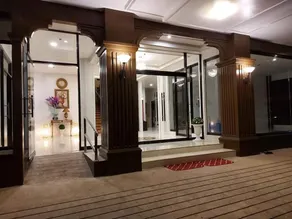 Le Chateau Residences - Image 1