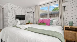 Heated Pool-King Bed-Pets OK - Image 2
