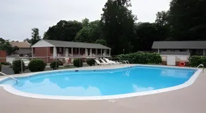 Budget Inn - Image 3