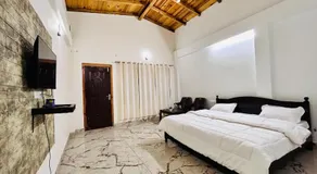 Lotus Lake View Inn - Image 2