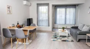 Free Parking Modern 1BR Comfort in Oborishte - Image 2