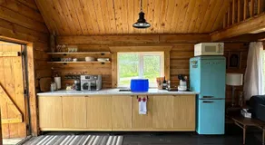 Dry Log Cabin with Mountain Views - Image 4