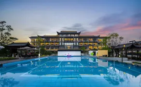 Nine View Lake Fondney Hot Spring Hotel - Image 3