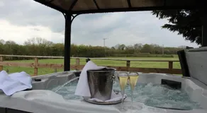 Badgers Mount Hotel - Image 5