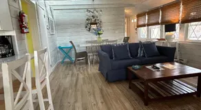 Island Inn - Image 2