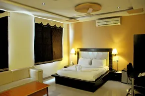HOTEL SHALIMAR PALACE INN - Image 1