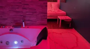 SPA Enzo Appartement avec Jacuzzi Privatif - Image 3