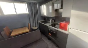 Modern Studio Maidstone - Redecorated Oct 2023 - Image 3