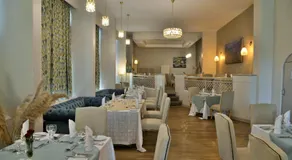 Cresta Jameson Hotel - Image 4