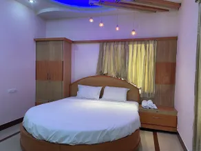 Aesthetic, beautiful & Furnished - Image 2