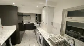 MBA COSY 4 bedroom house - Image 4