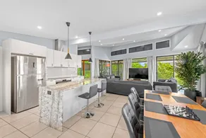 Family-sized Retreat With Private Garage - Image 4