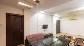 OYO 890 Seven Suites Apartment - Image 3