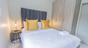 Contemporary Studio Apt w/Cinema - Image 2