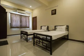 Golden Nest Service Apartment - Image 3